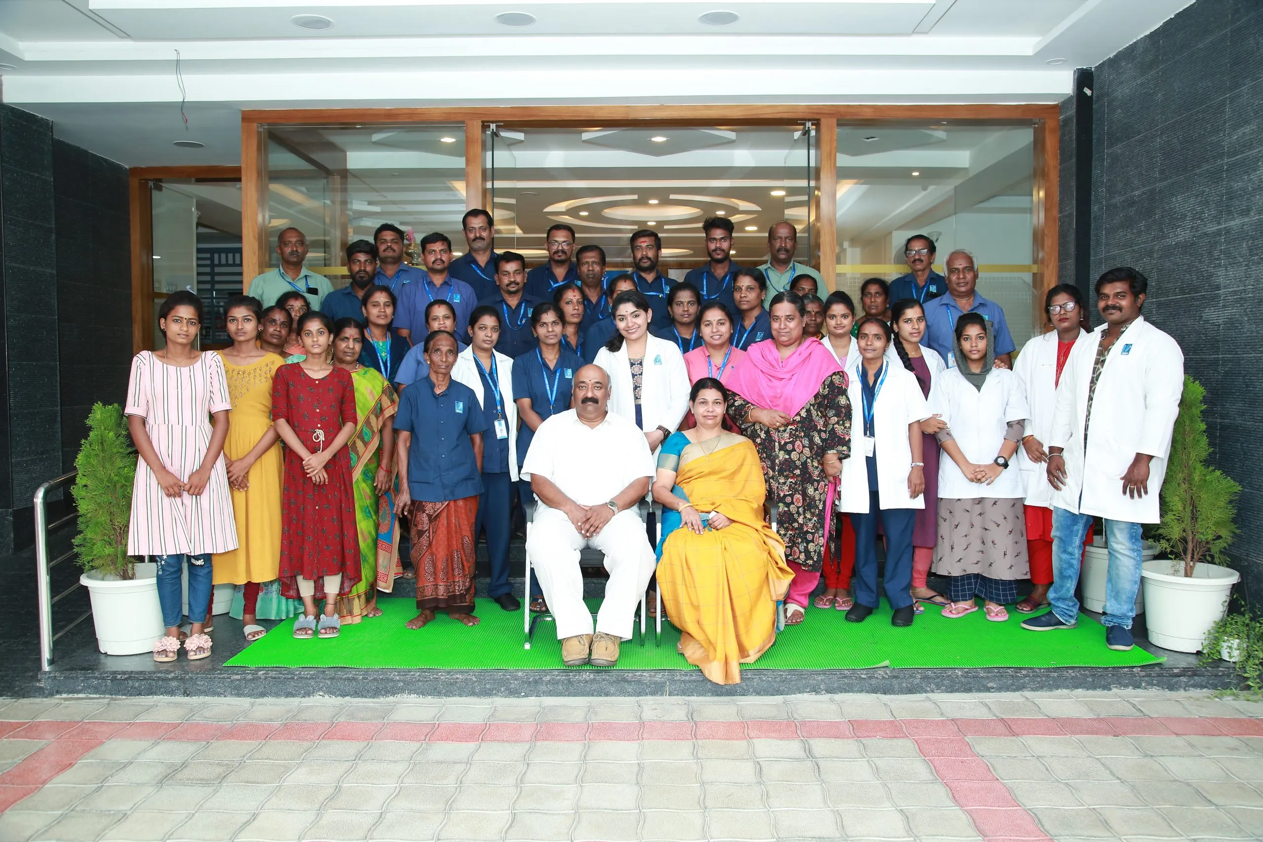 staff members of edamanasserry spine hospital